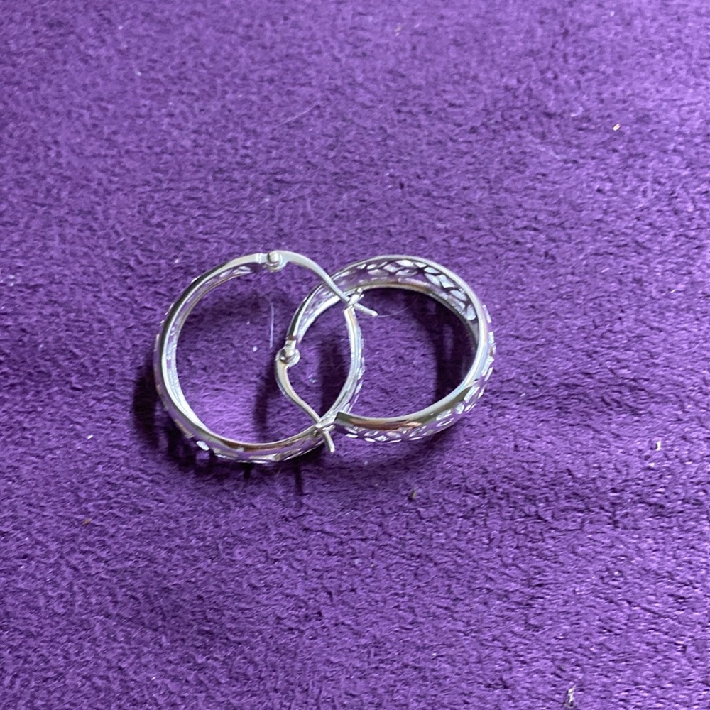 NWOT sterling silver 925 hoop earrings